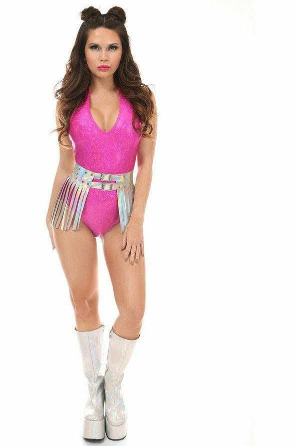 vrouw met holografische franje mini rok, milkshake festival outfits
