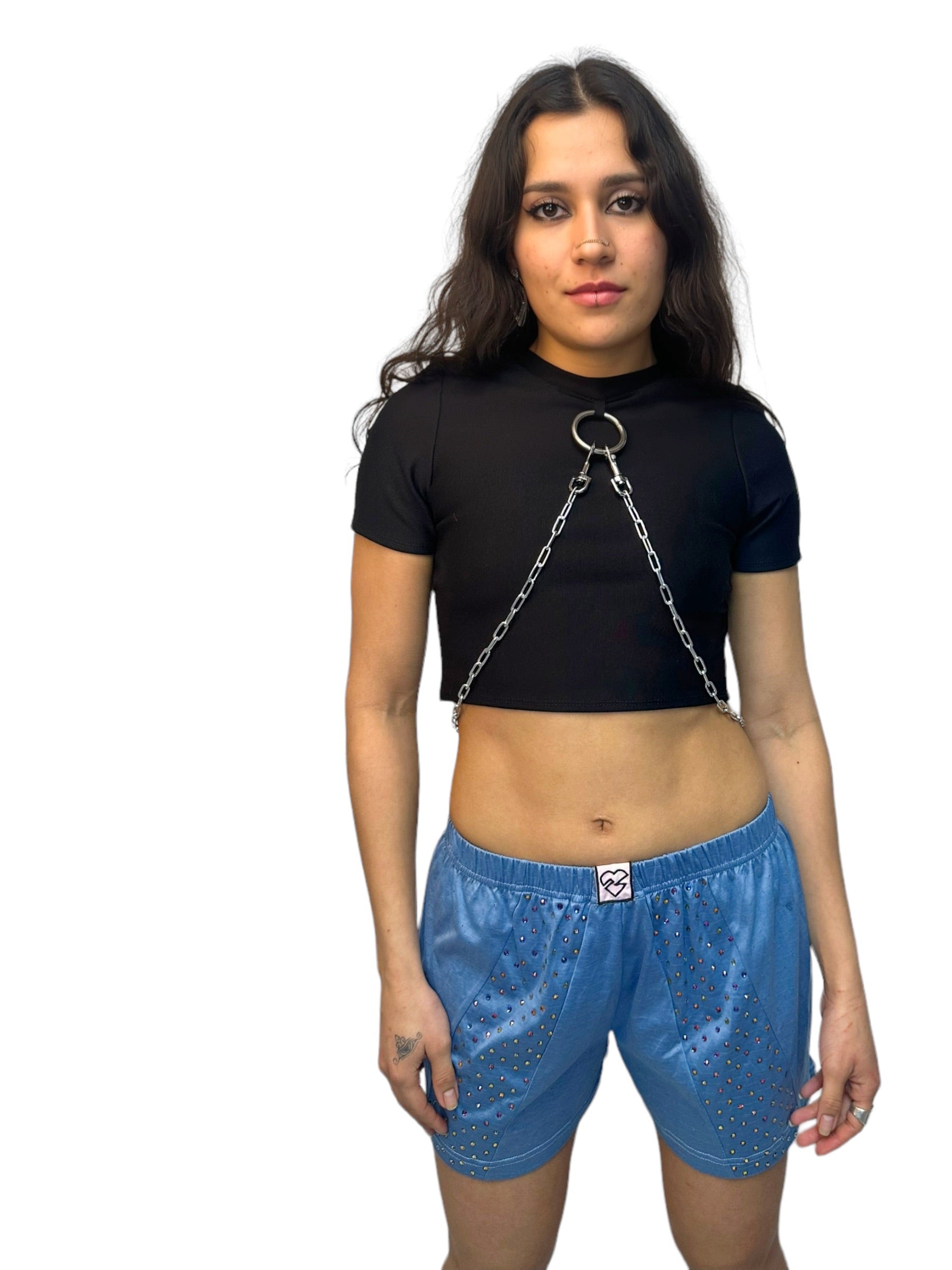meisje met blauw boxer short met diamanten, ravewear