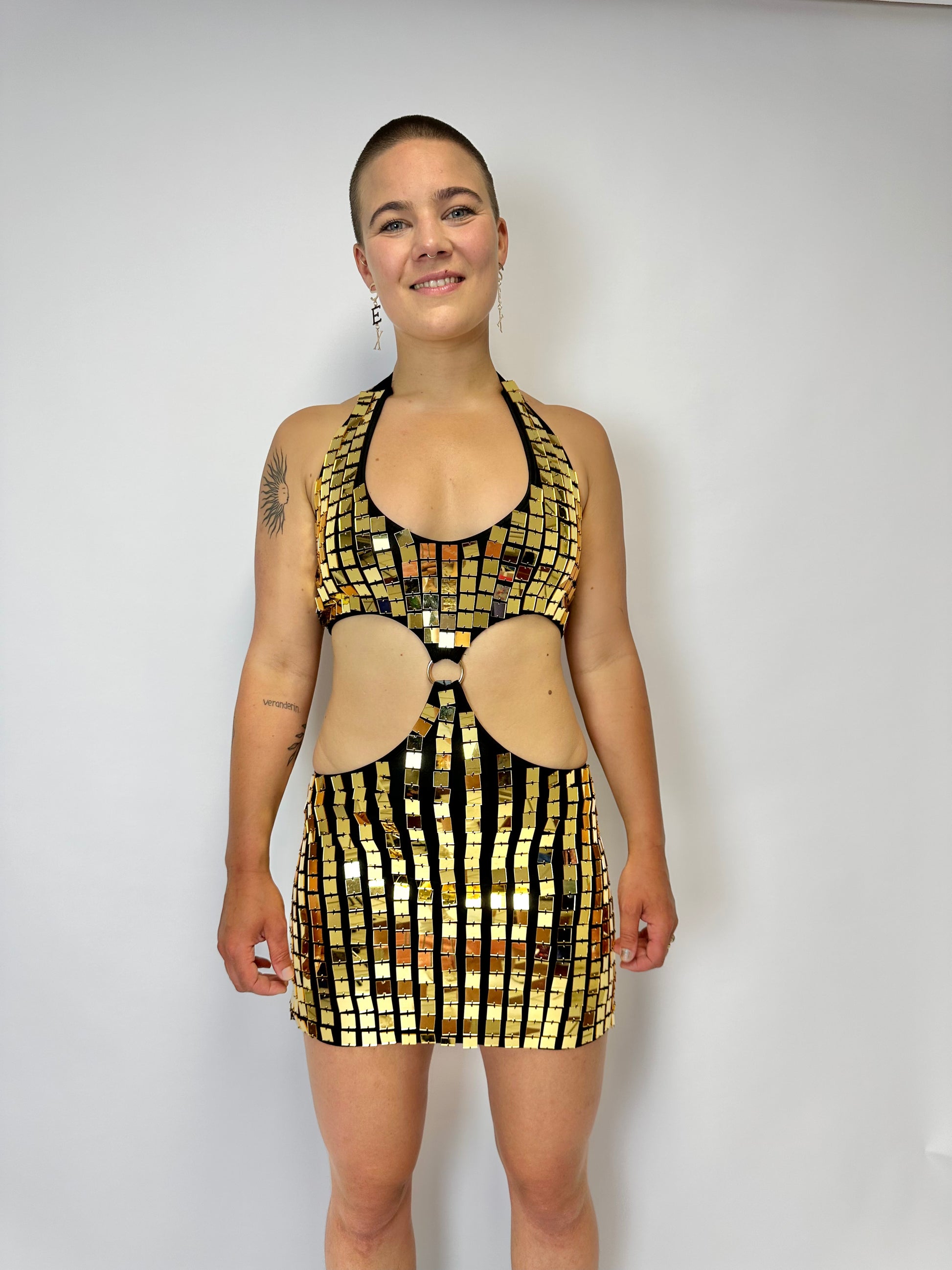 gouden party dress, gouden jurk, spiegeltjes jurk, mirror dress, gouden spiegeltjes jurk, rave dress, festival jurk, milkshake festival dress, gouden festival jurk