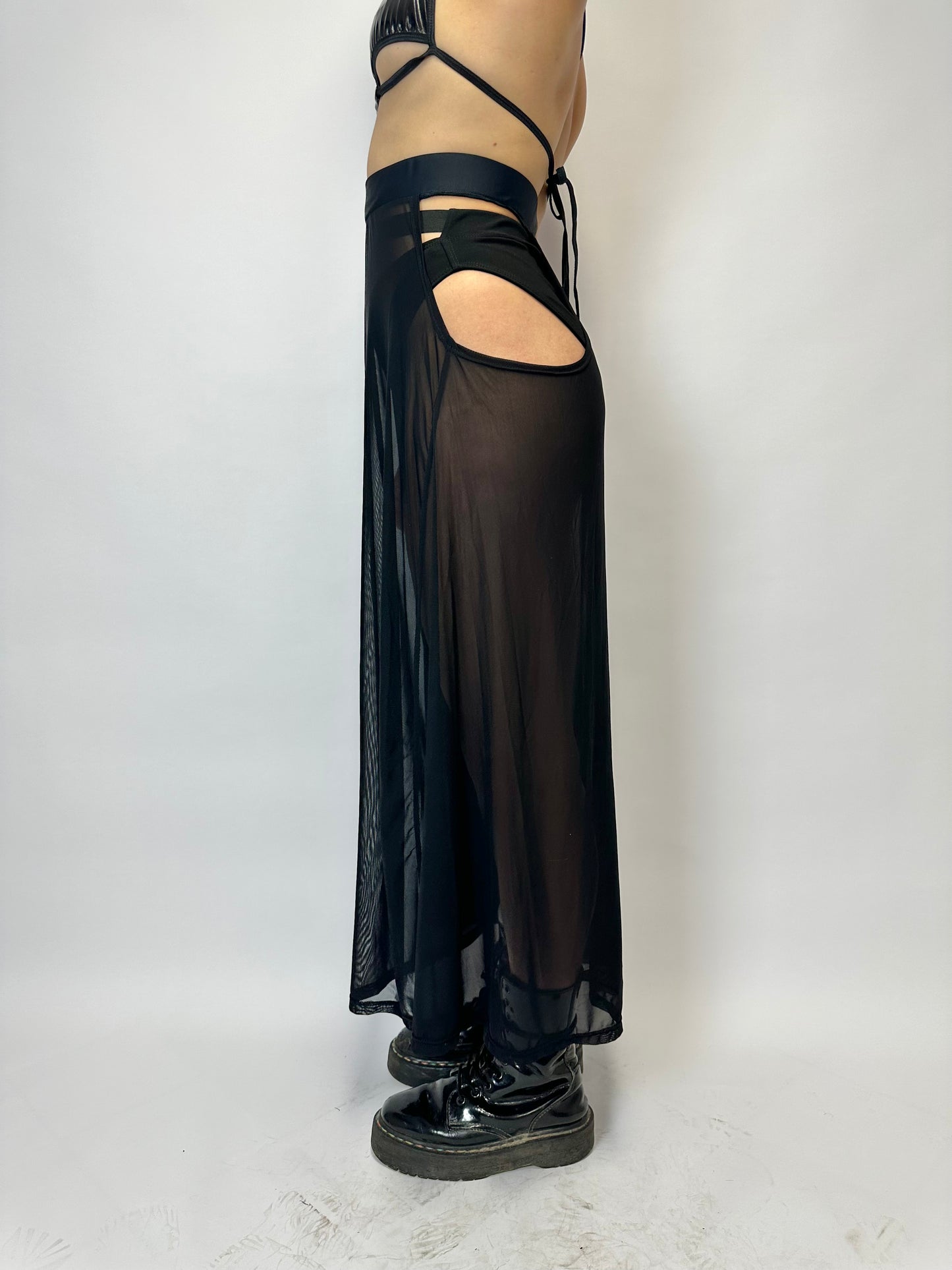 rok met cut outs, raverok met cut outs, ravewear, techno outfit, technowear, techno rok met cut outs, mesh rok, transparante rok