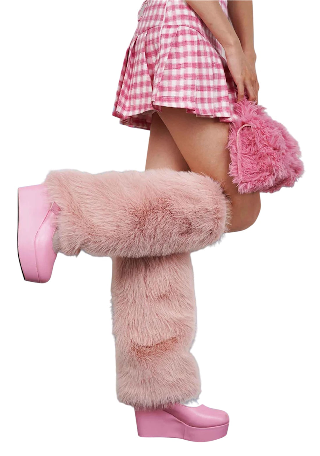benen met roze beenwarmers en schoenen en een tasje in de hand