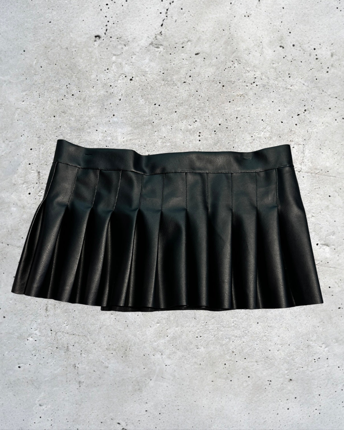 FAC SHOP - "All nighter Rave Skirt" - Faux leather pleated skirt with buckle - Black