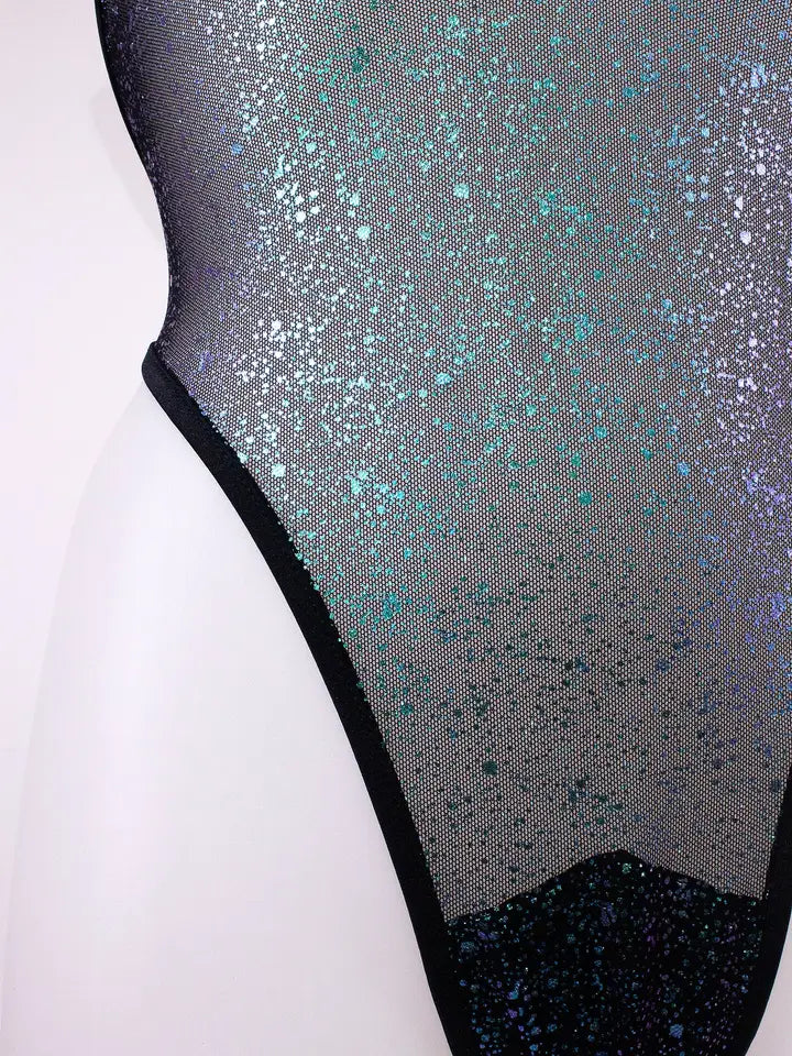 close up van zwarte holografische mesh stof