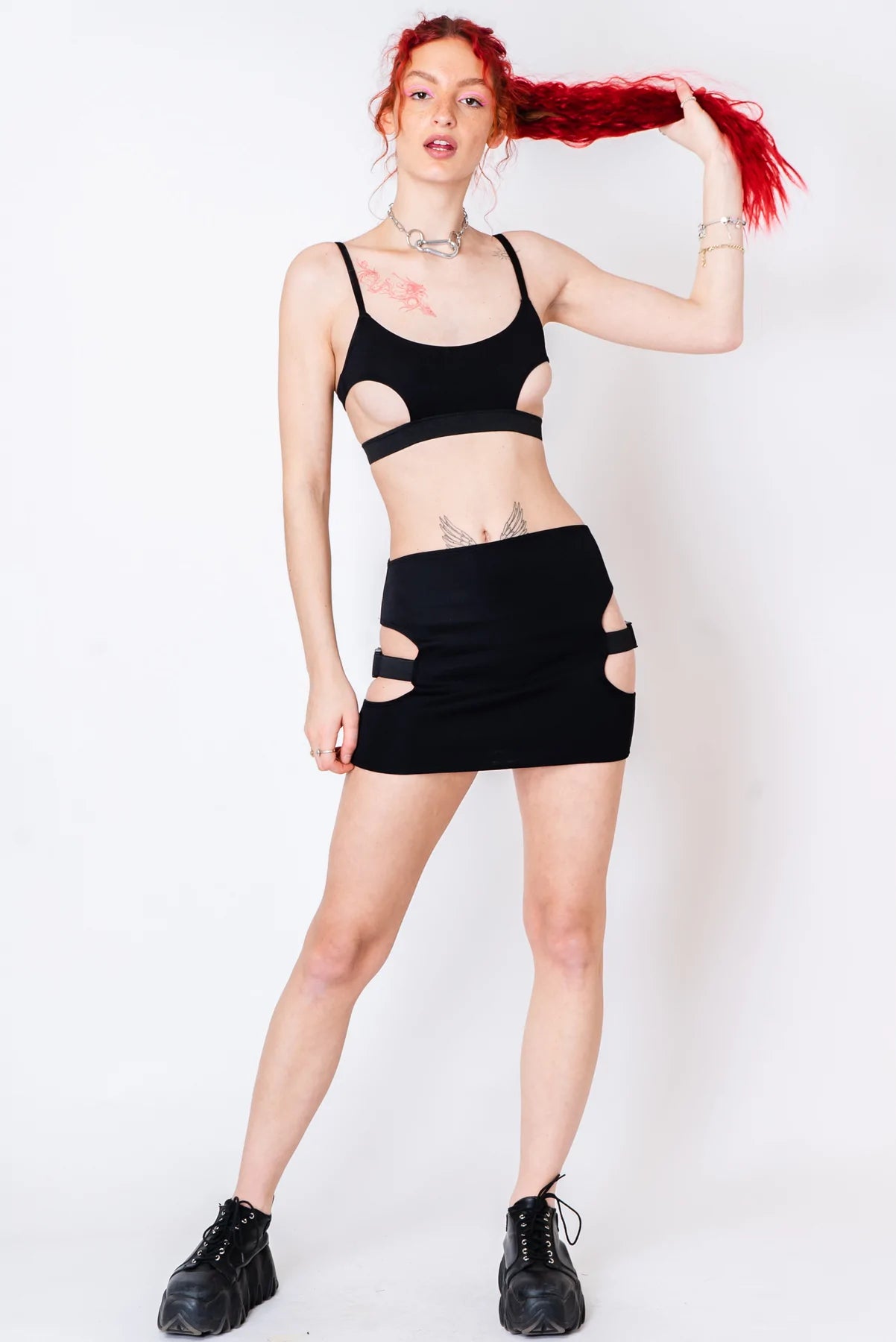 zwart cut out rokje, rave rokje met gesp, rave rok met buckle, ravewear, techno clothes, techno clothing