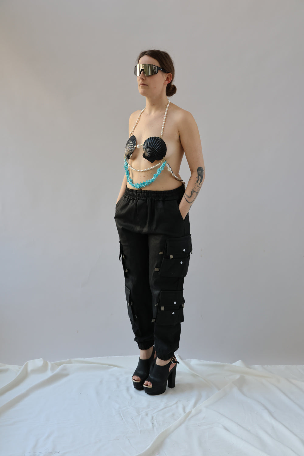 zwarte shellkini met parels en recycled sieraden