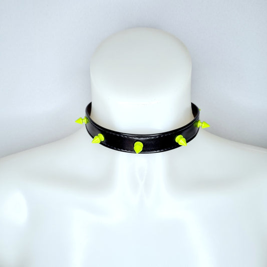 Jane Nevermore - Spike choker - Neon groen
