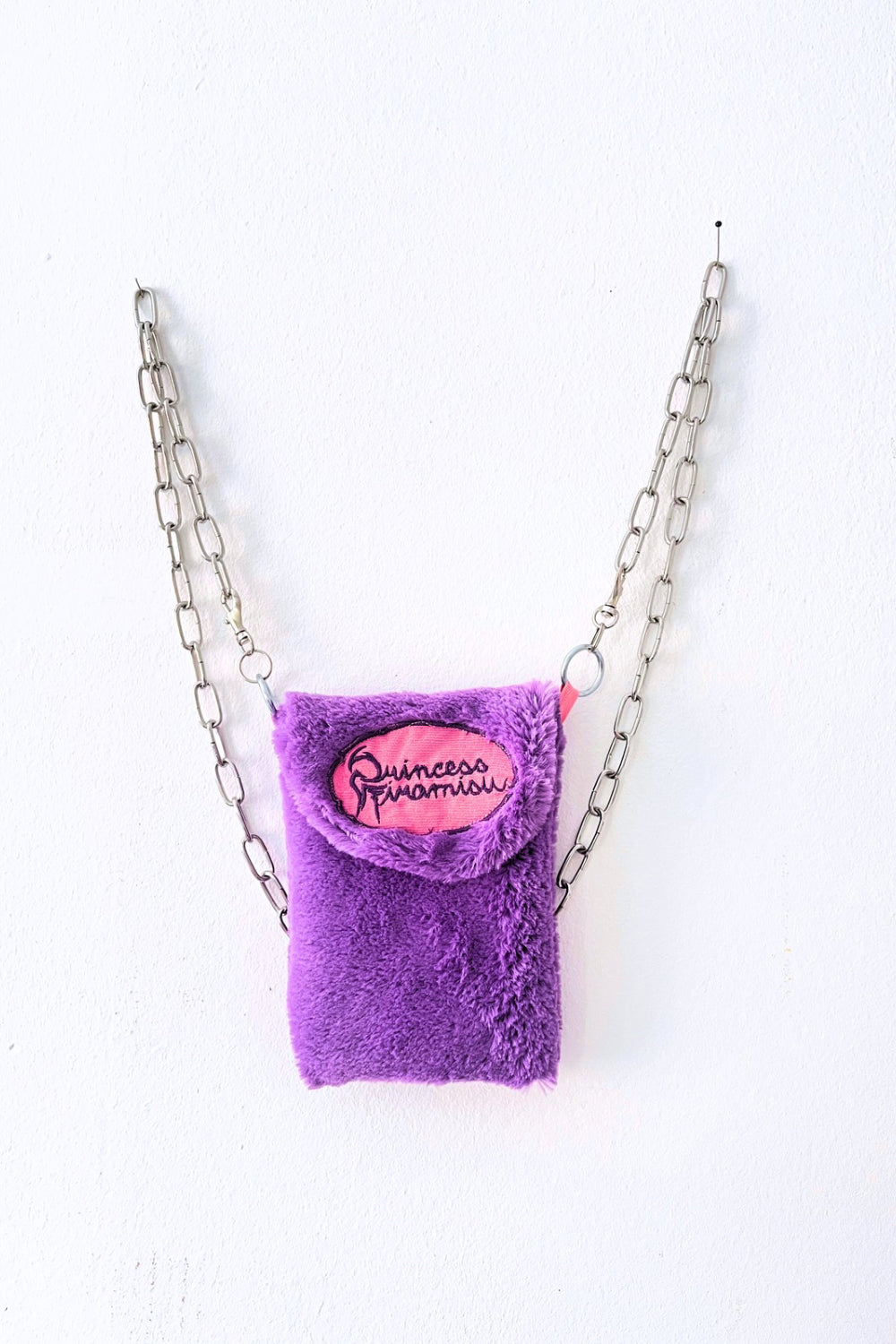 paars fluffy telefoontasje met ketting, ravewear