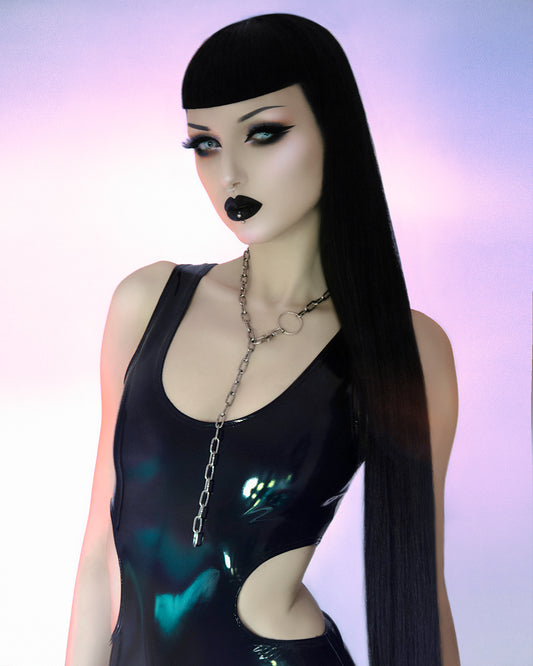 gothic vrouw met chain ketting