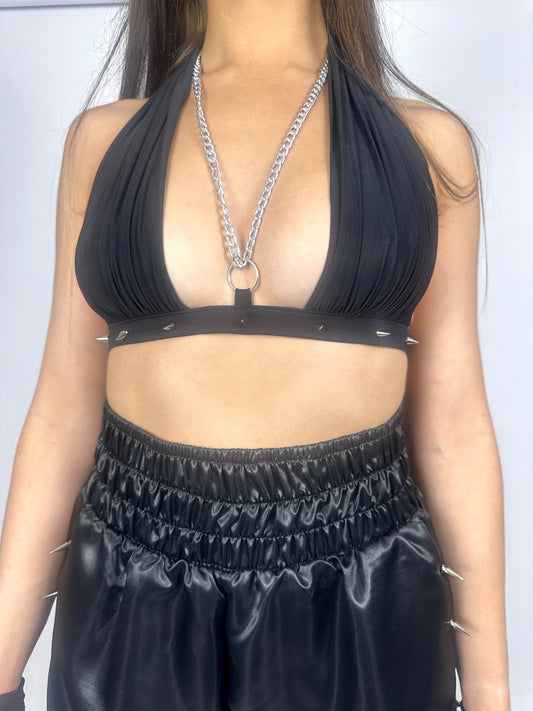 zwarte top met chain en spikes
