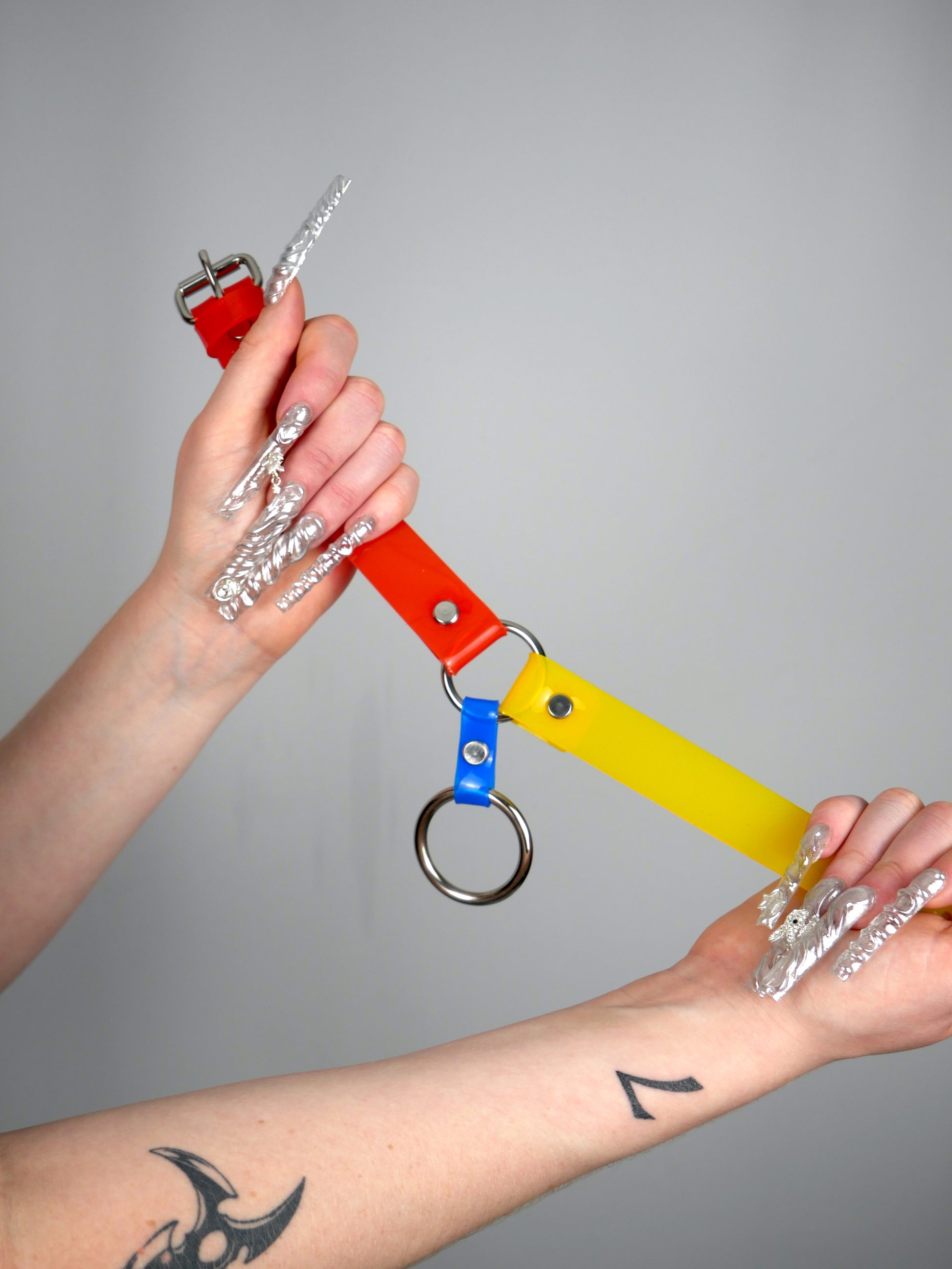 clowney choker in handen