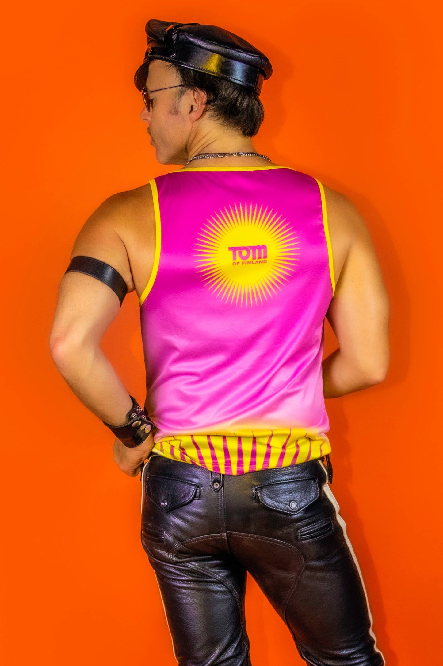 Peachy Kings - Tom of Finland Mesh Tank Top — "Sir/Boy" - Roze en geel