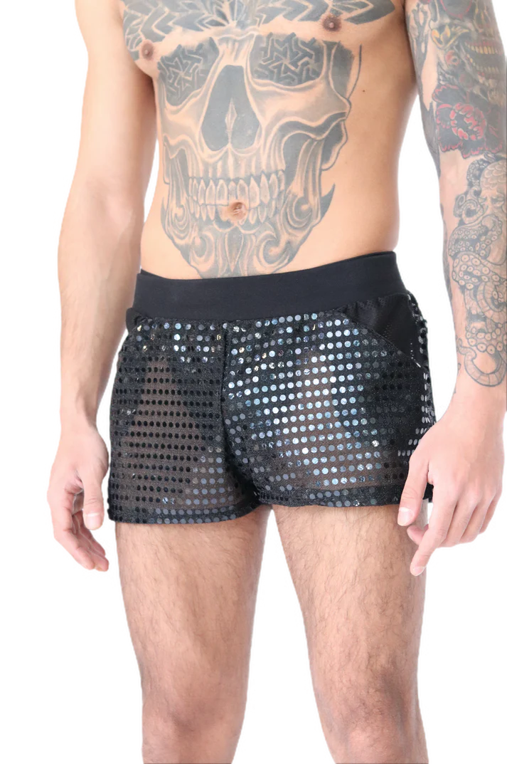 voorkant van kort glitter mesh broekje, techno outfit