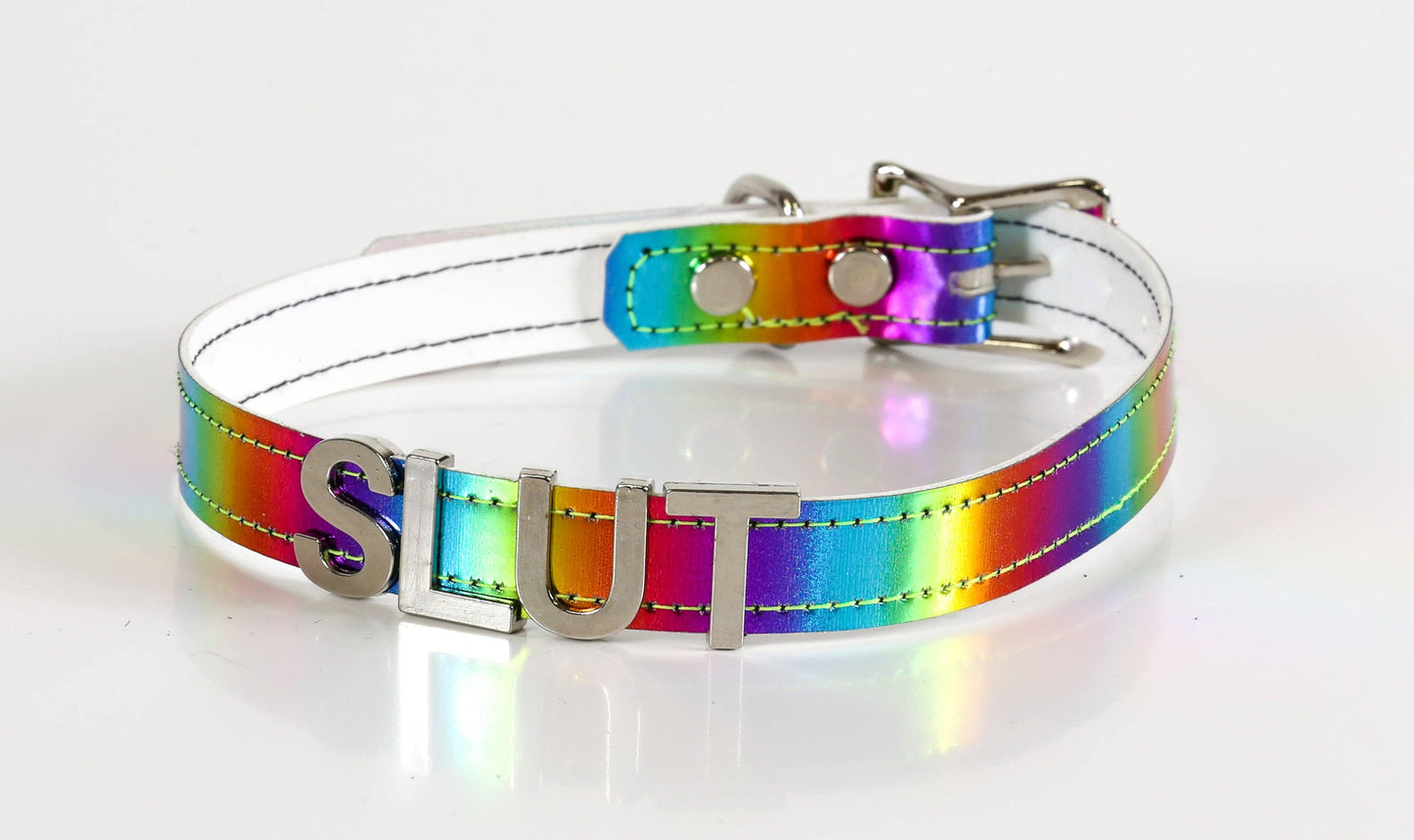 regenboog choker met het woord slut