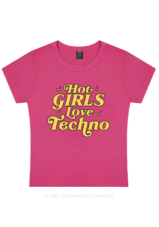 Baby cropped tee met tekst Hot Girls love techno, techno outfit