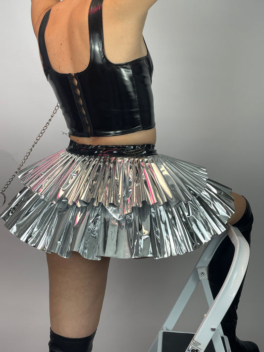 meisje met zilveren techno tutu, techno outfit