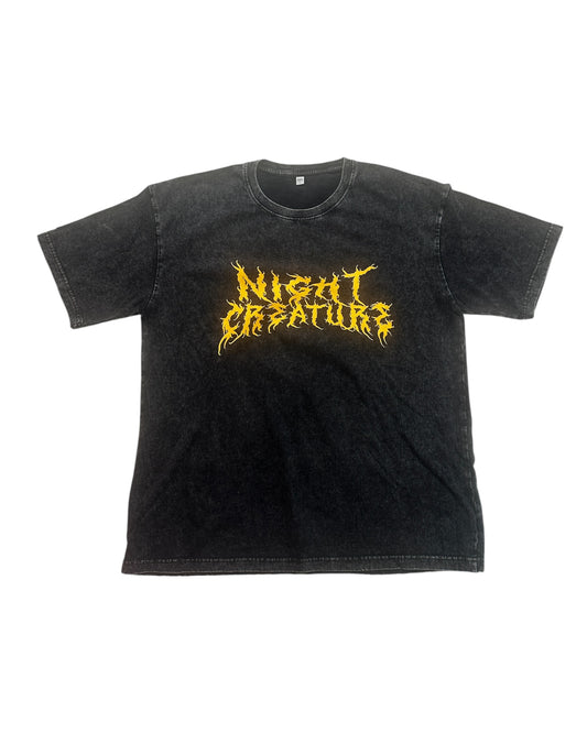 zwart t-shirt met gele rave letters: night creature