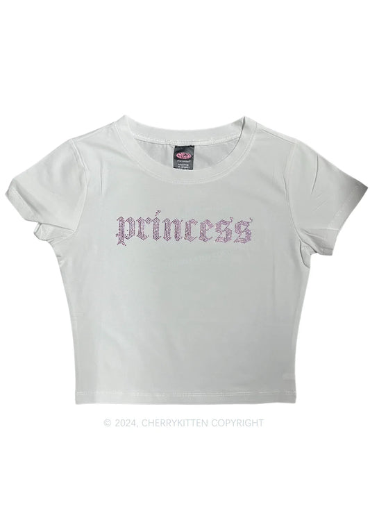 witte princess cropped tee waarop in roze rhinestones staat Princess