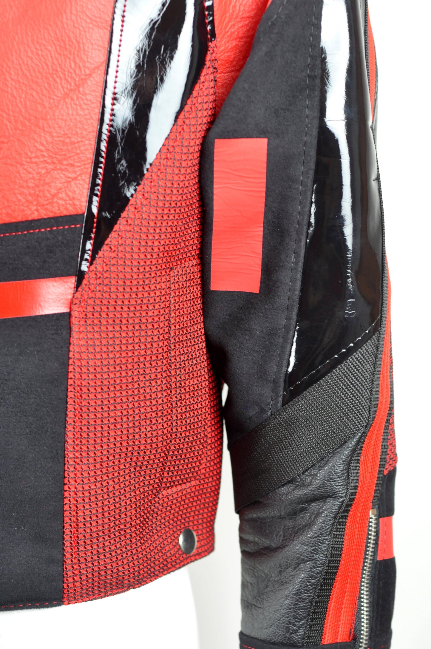detail van Red Light Rider jacket, techno outfit