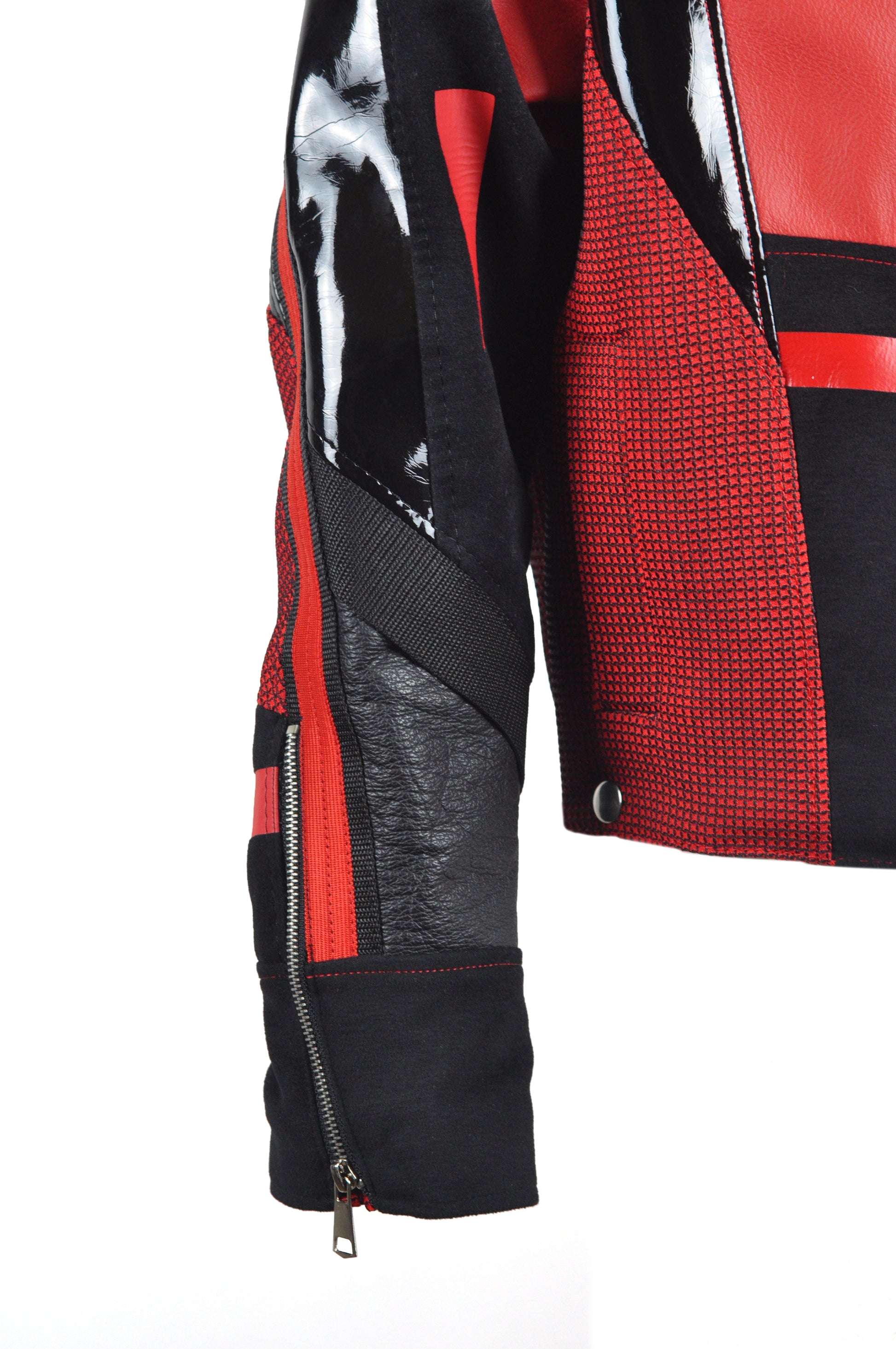 detail van mouw van Red Light Rider jas, techno outfit