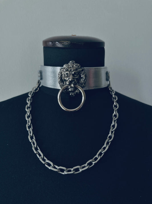 House of Marmol - Choker met zilveren leeuwenkop en chain - Zilver, vegan leer en metaal