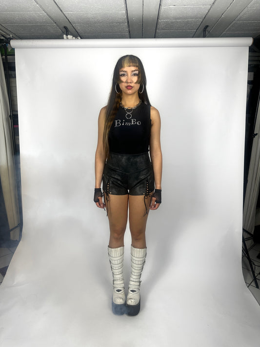 meisje met bimbo tank top in strass letters