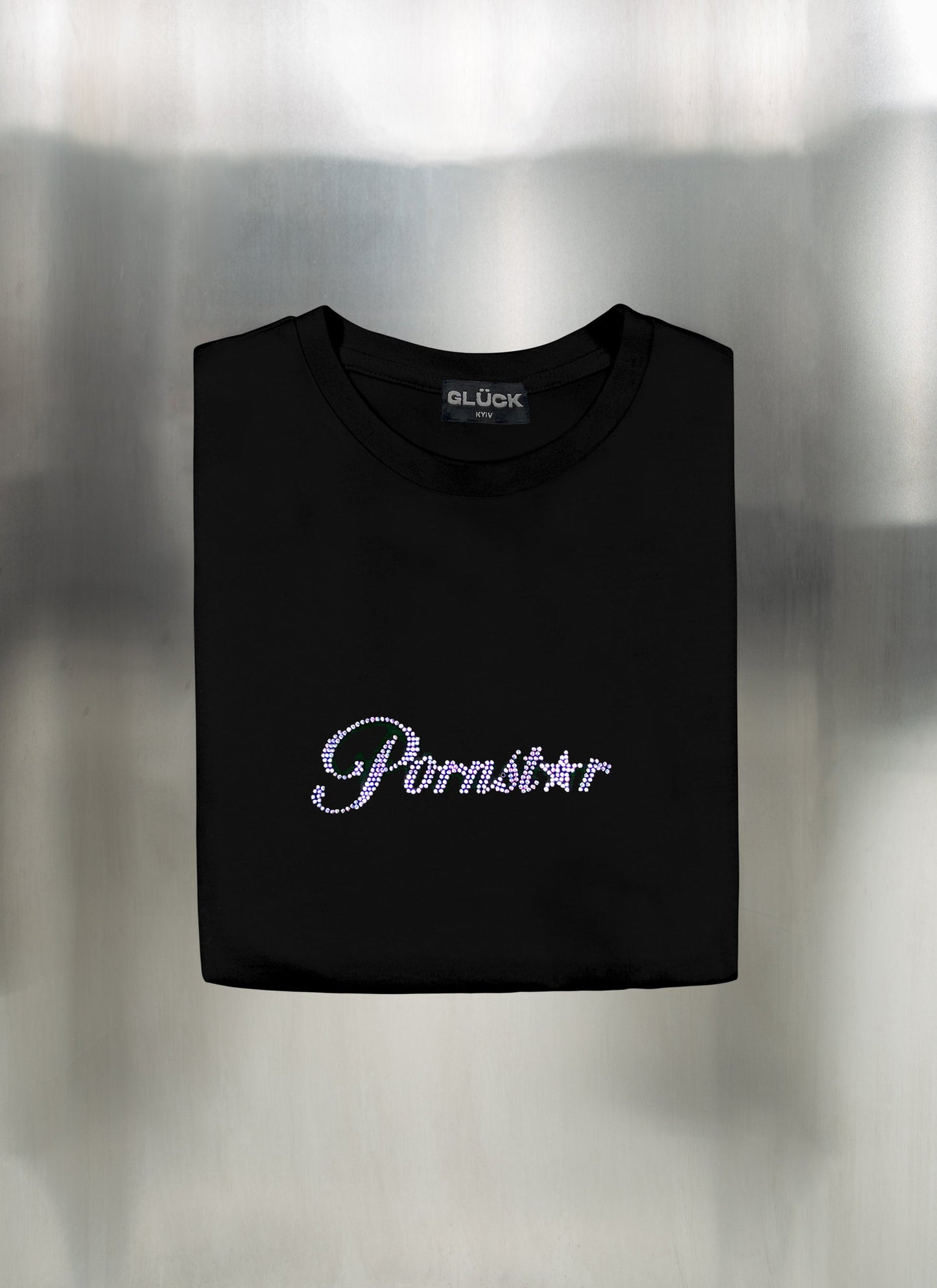 zwarte croptop en  pornstar bedrukking in rhinestones